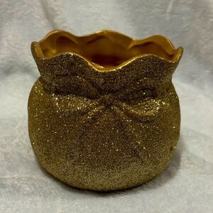 🌟 Sparkly Gold Ceramic Burlap Sack With Bow Vase Decor 🌟